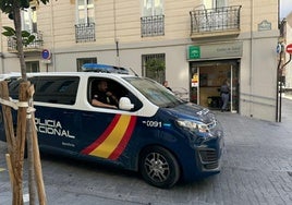 Policía Nacional en su actuación en el centro de salud Fortuny Velutti.