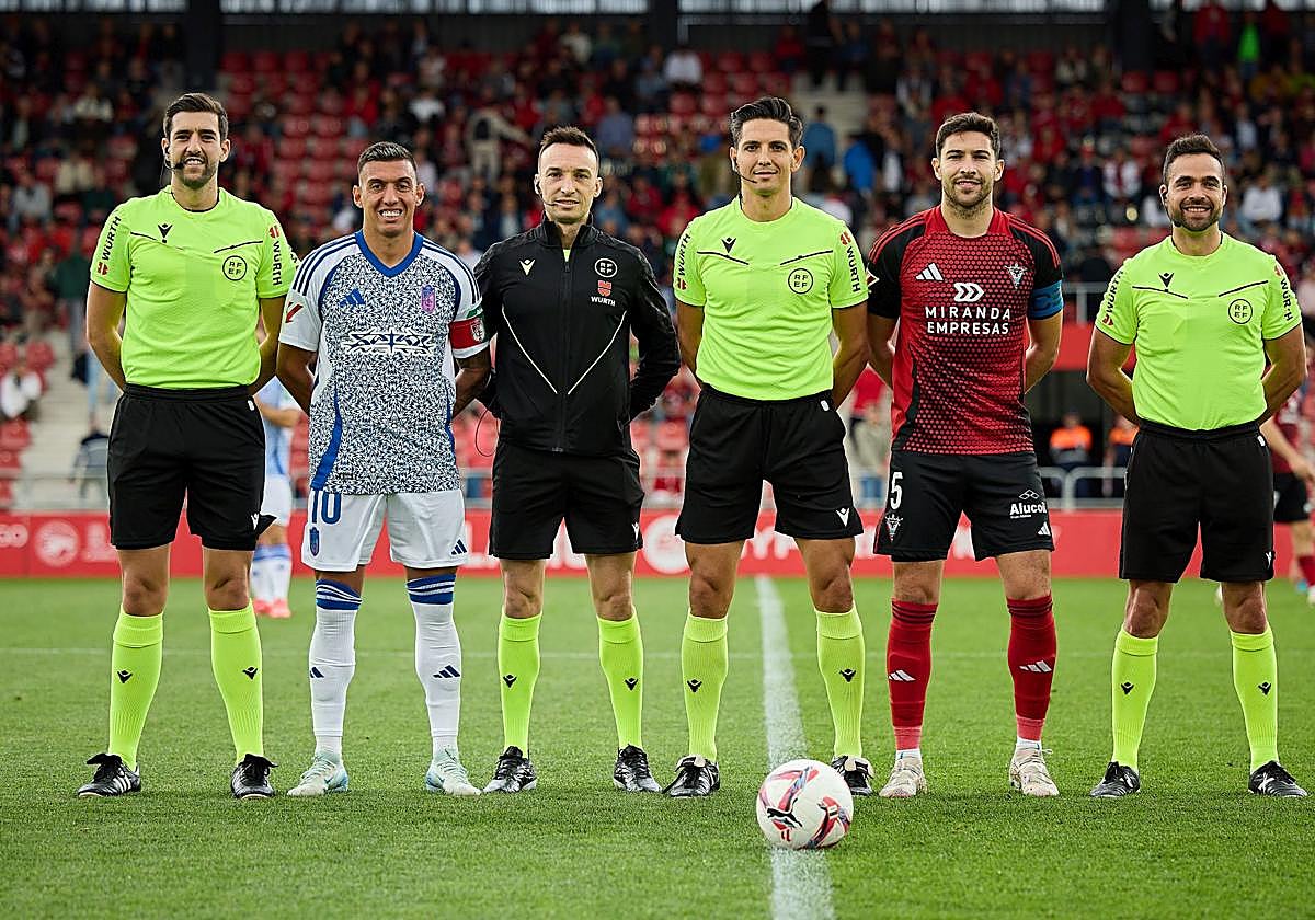 Muresan, con su equipo y los capitanes.