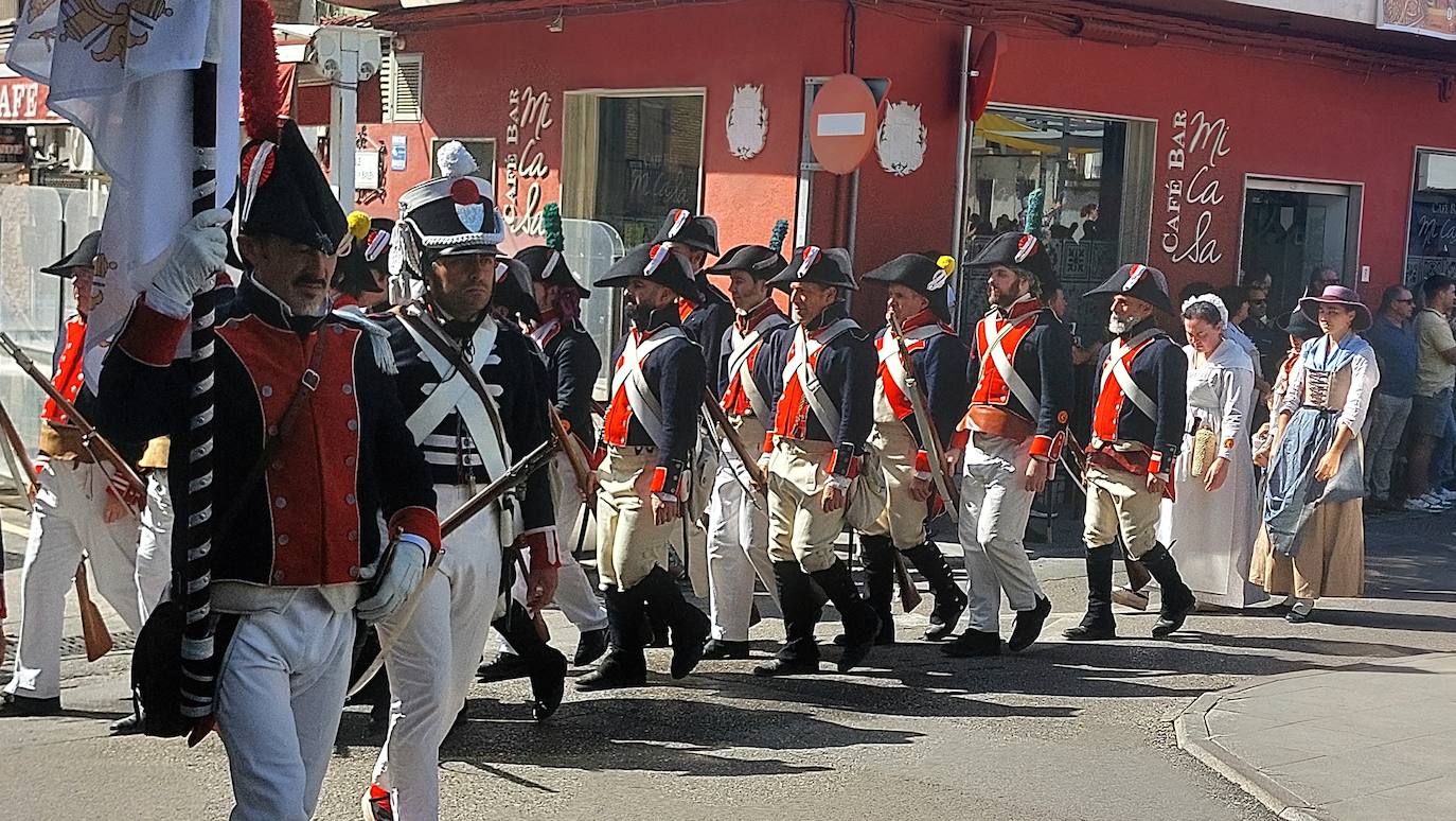 Desfile de los recreadores por el centro de la ciudad.