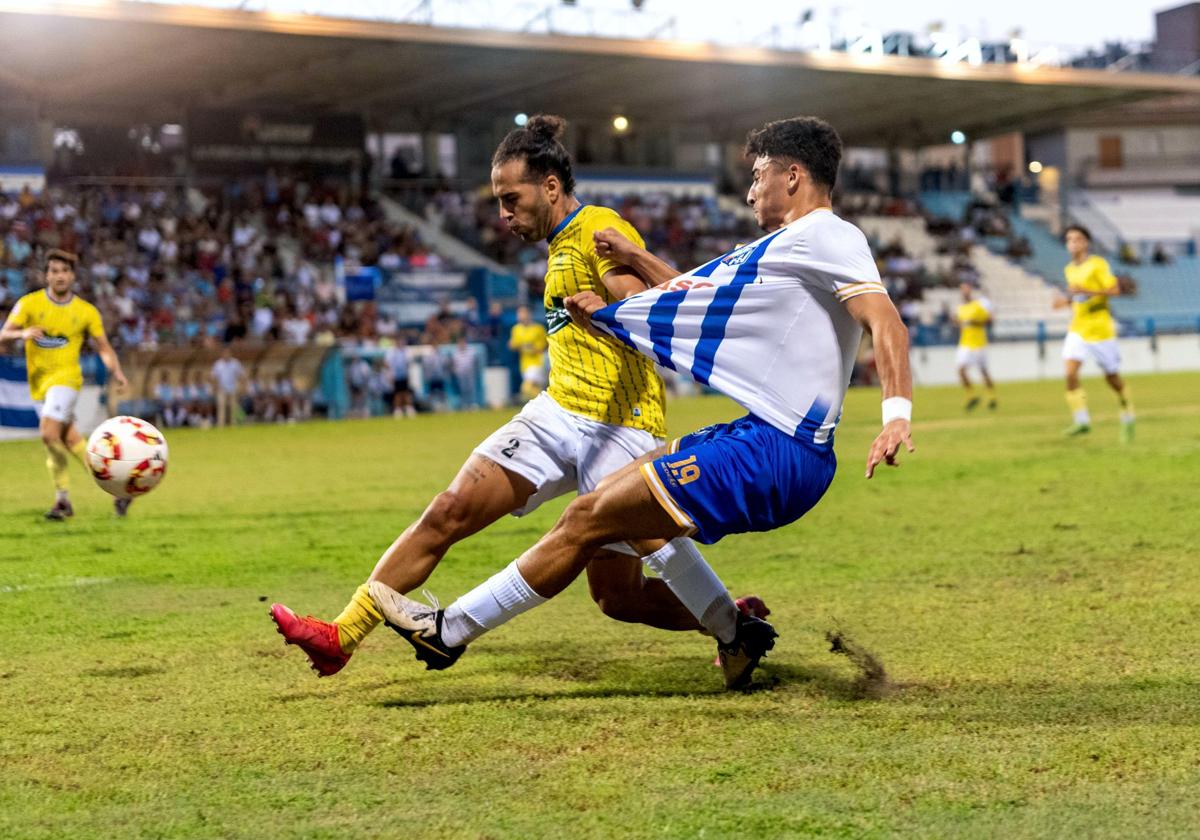 El canterano motrileño Juanma está entrando en la dinámica del primer equipo del Motril.