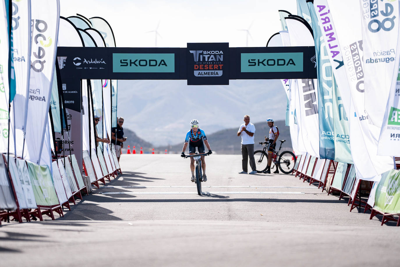 La Škoda Titan Desert luce a Luis León y a Tessa Kortekaas y a Almería