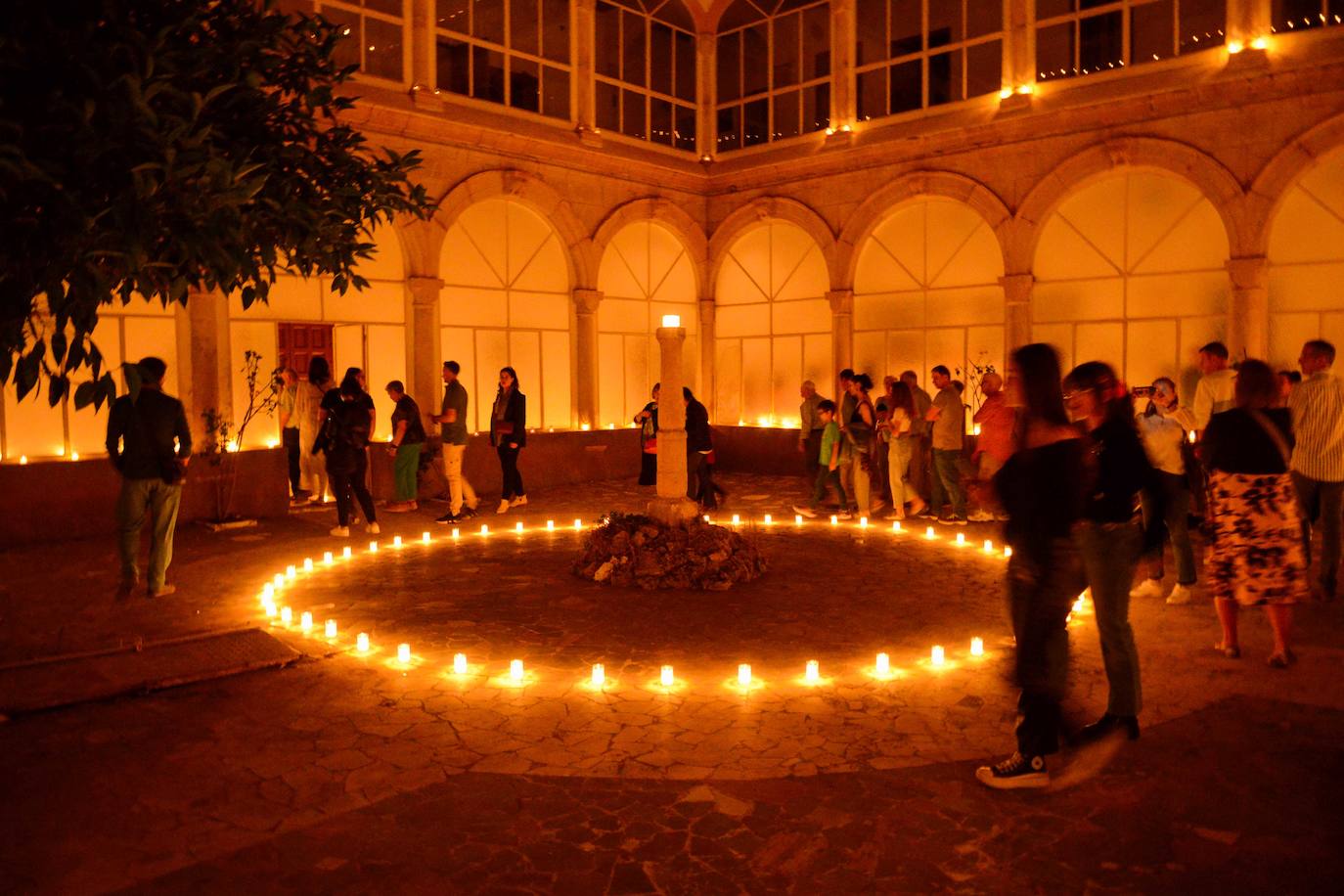 La belleza monumental de Guadix en la noche de las velas