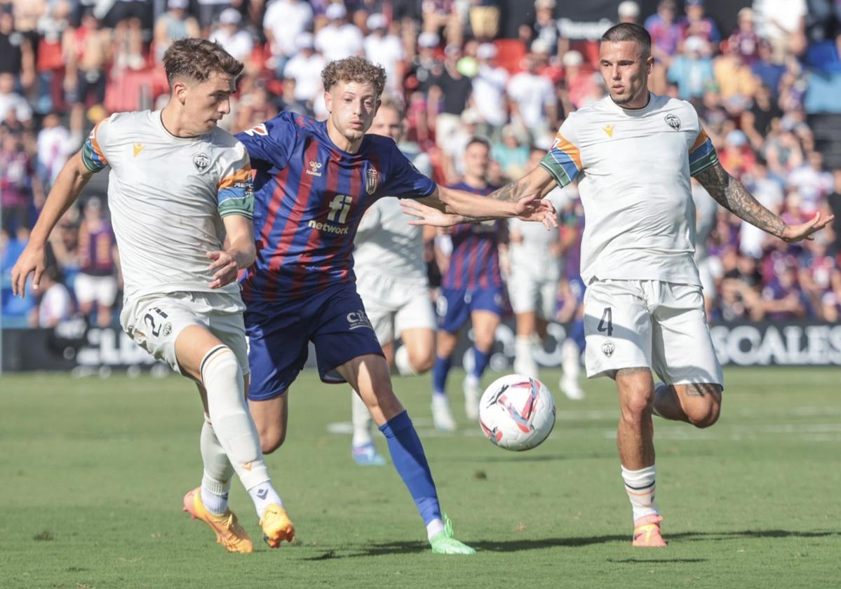 Lance de la derrota del Eldense en casa con el Castellón este pasado domingo.