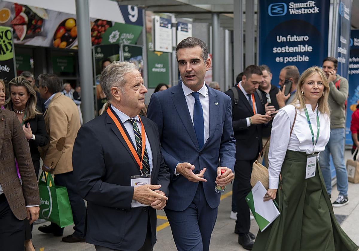 Fernández-Pacheco abandona el pabellón 9, en el que se sitúa la mayor parte de las empresas andaluzas