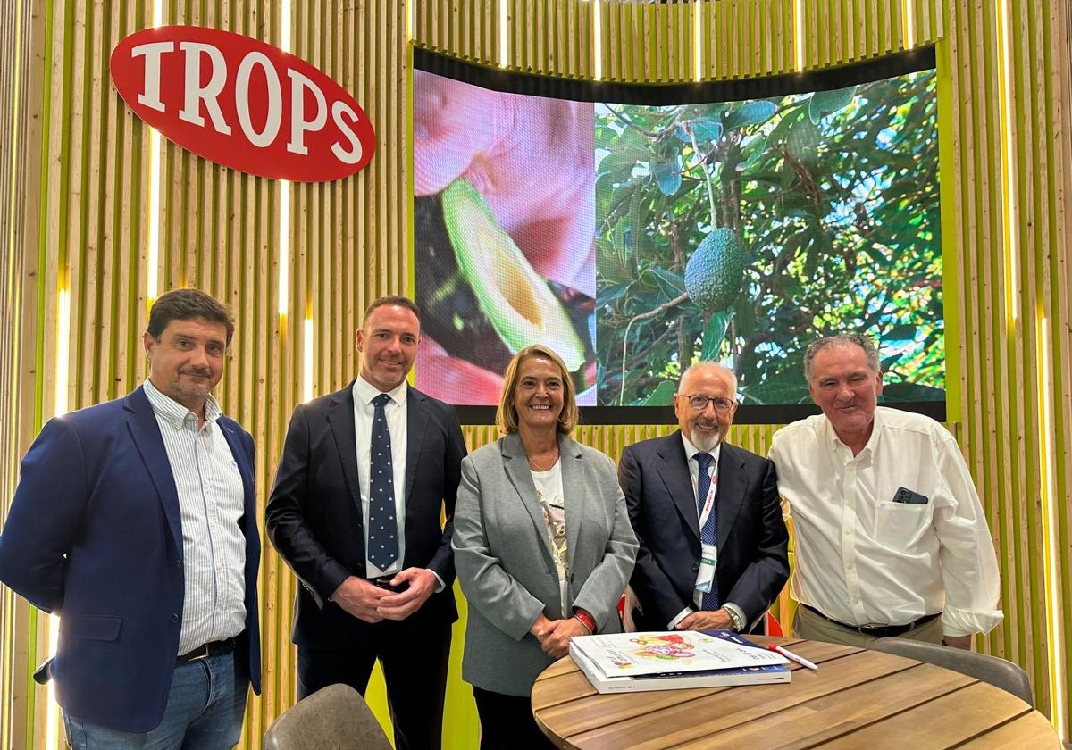 La alcaldesa de Motril, Luisa García Chamorro en el Fruit Attraction 2024 en Madrid.