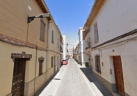 Calle de Maracena donde se encuentra la vivienda en la que han encontrado a la joven fallecida.