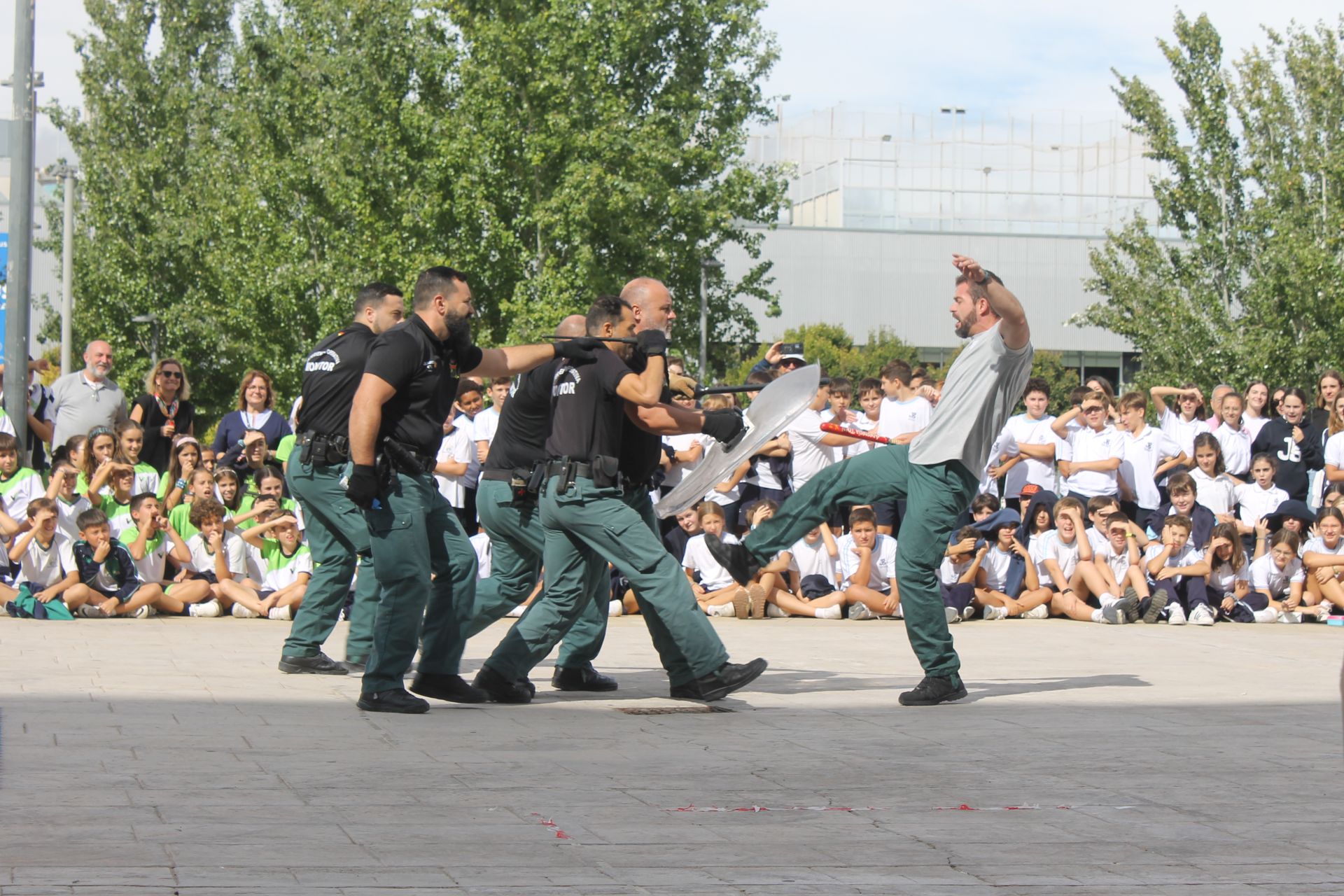 Demostración de la Guardia Civil antes 2.500 menores