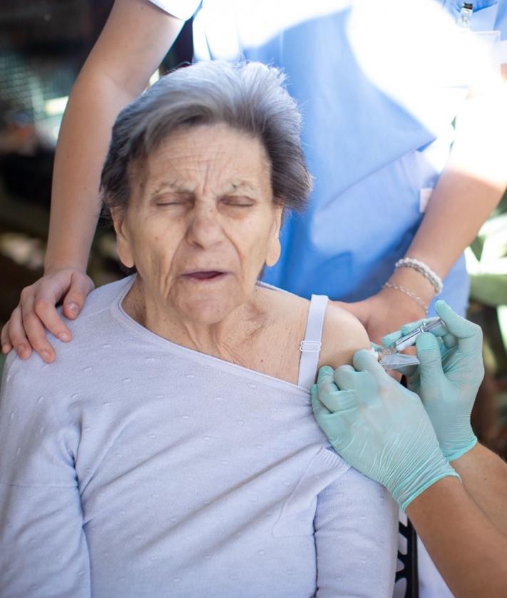 Imagen secundaria 2 - Los más mayores, «deseando» ponerse la vacuna de la gripe