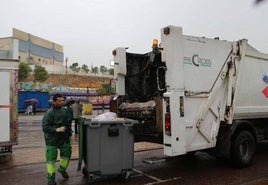 Recogida de residuos en el Ferial en una imagen de archivo.