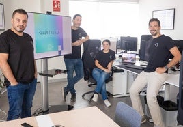 El equipo de Quintauris España en su oficina del PTS: Pedro López Estepa, Enrique Pallarés, Irene Aguilar Gomez y Angel Berrio.