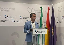 El secretario del PSOE de Jaén, Julio Millán, en rueda de prensa.