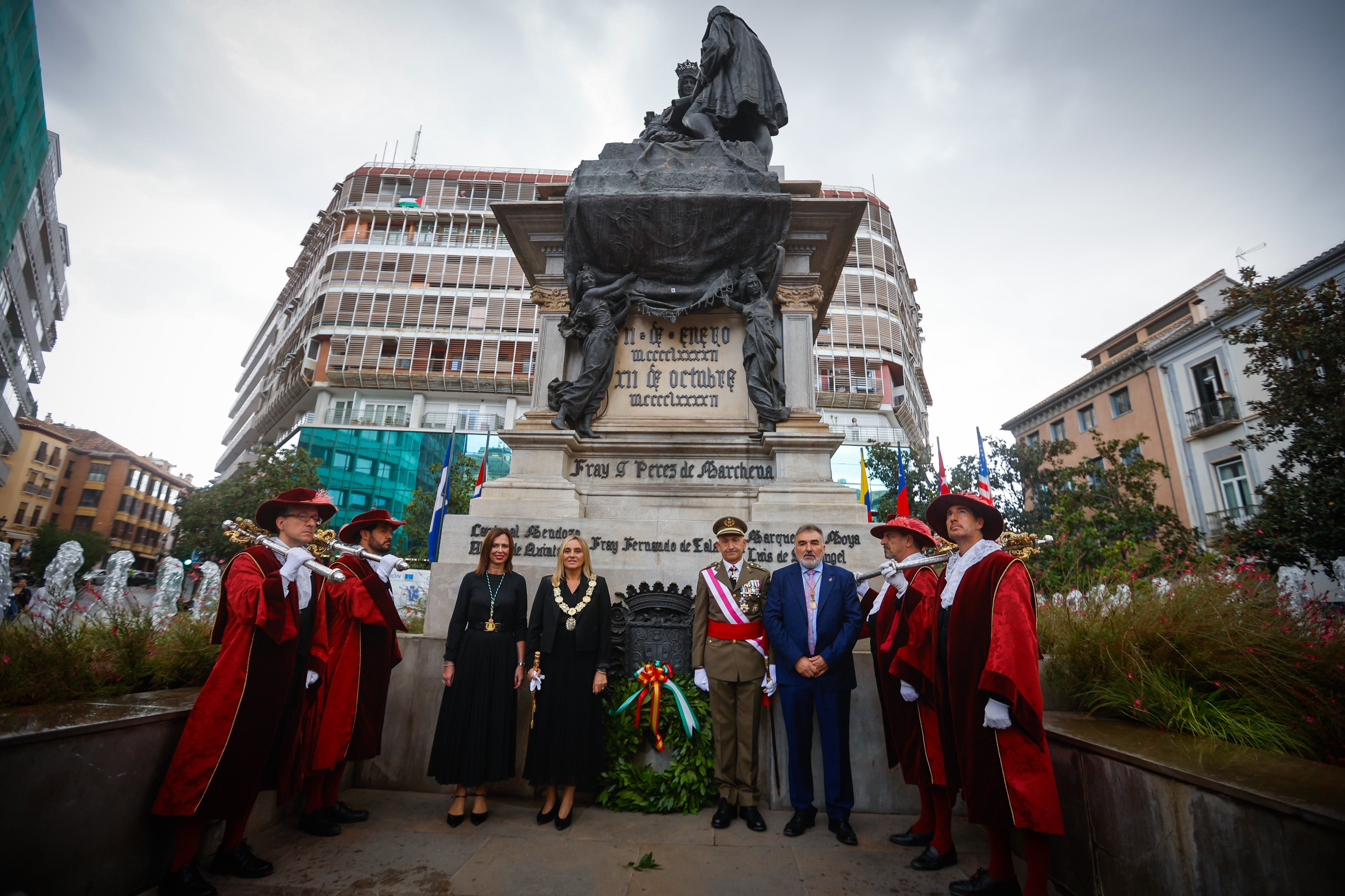 Las imágenes del festejo de la Hispanidad en Granada