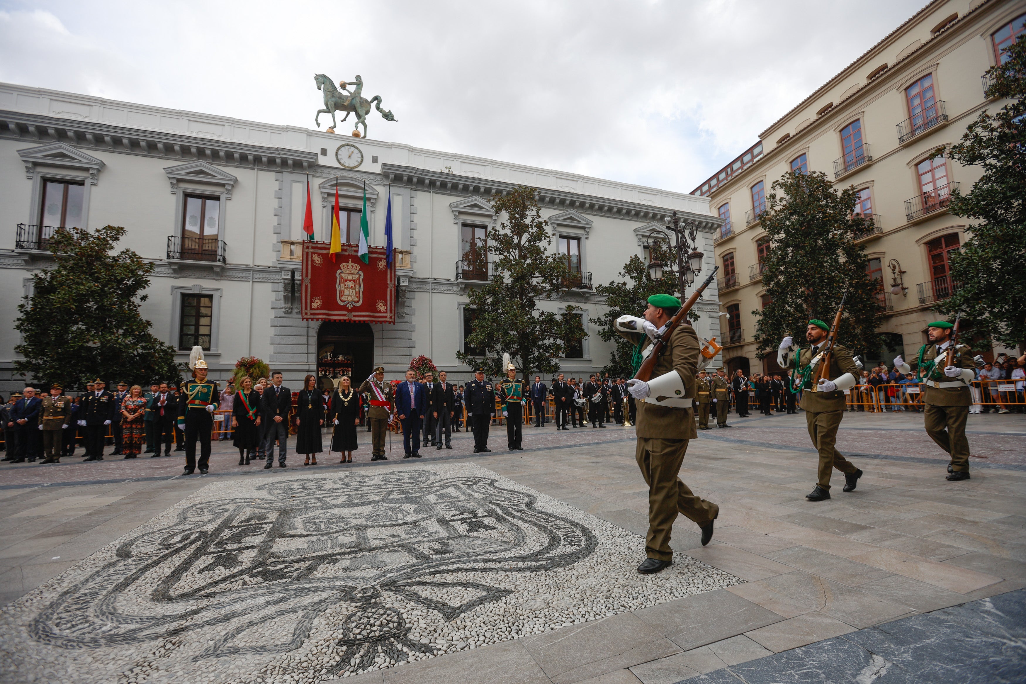 Las imágenes del festejo de la Hispanidad en Granada