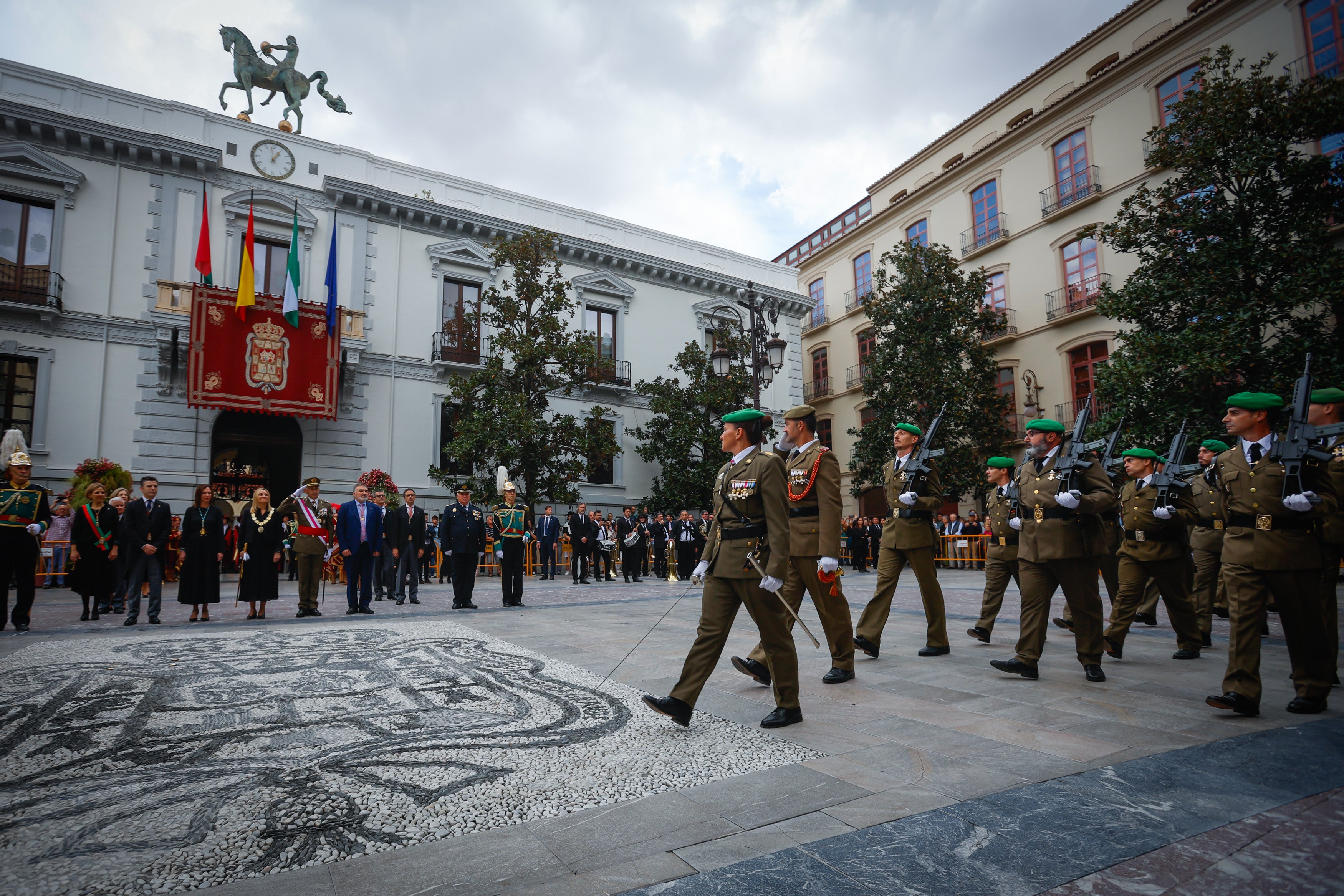 Las imágenes del festejo de la Hispanidad en Granada