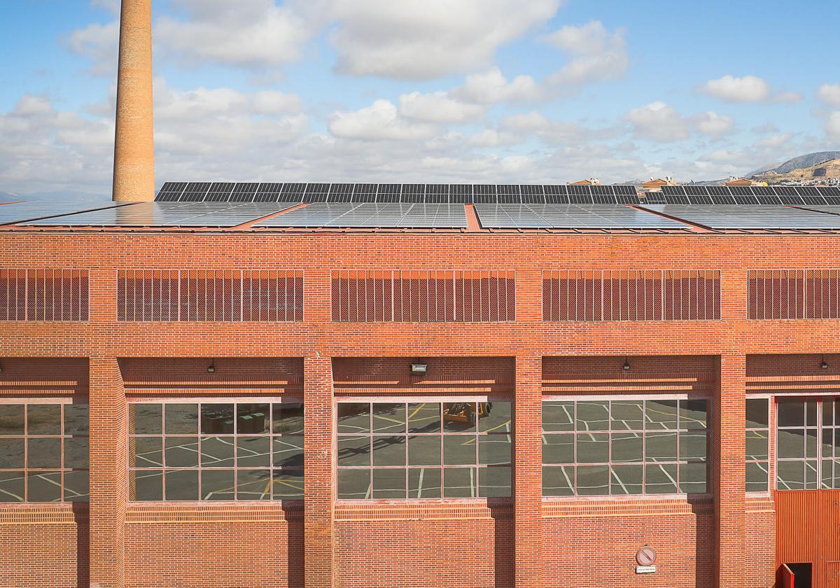 Placas de la comunidad energética de Fermasa instaladas en el techo