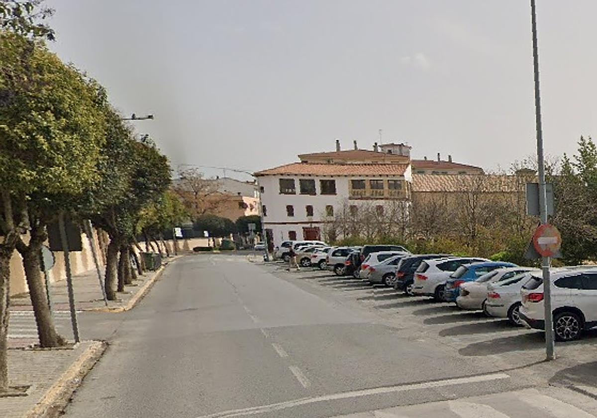 Paseo de los Álamos, donde se encuentra el pub.