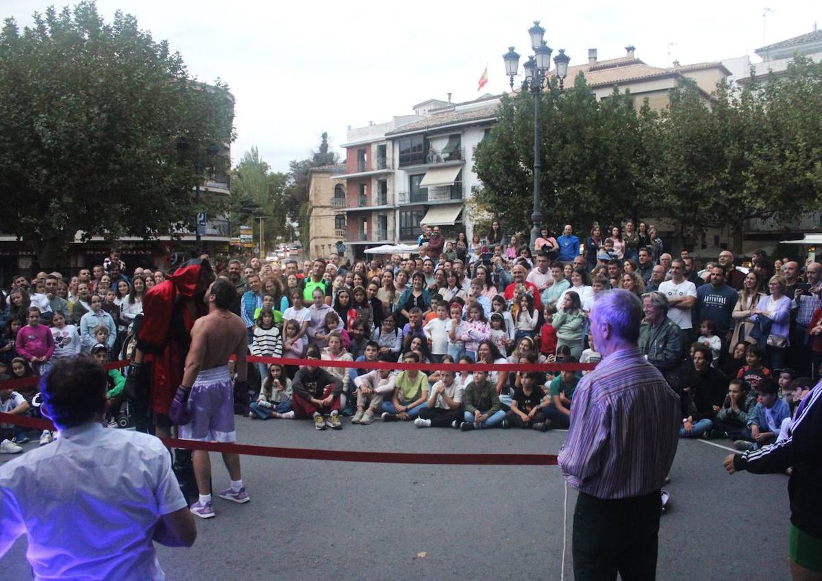 Imagen secundaria 1 - El ciclo de calle del FIT Cazorla culmina un fin de semana de puro teatro