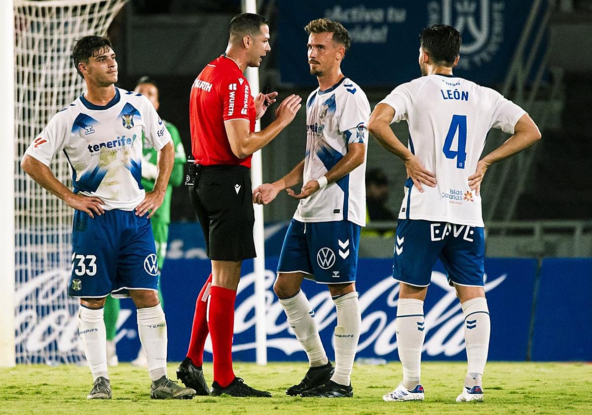 Sergio González pide explicaciones tras verse expulsado.