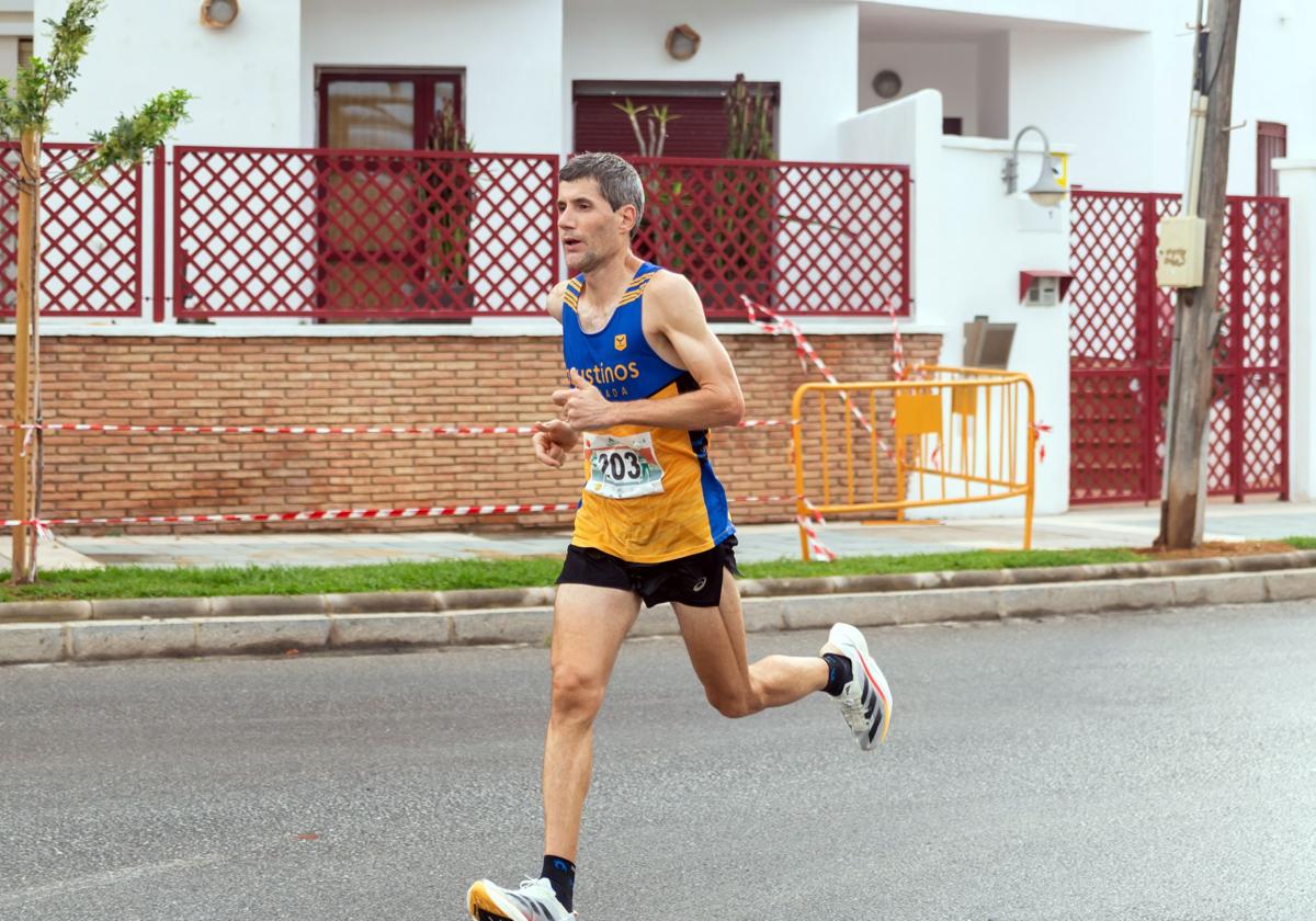 Francisco Javier Fernández, a su paso por la zona de Playa Granada.