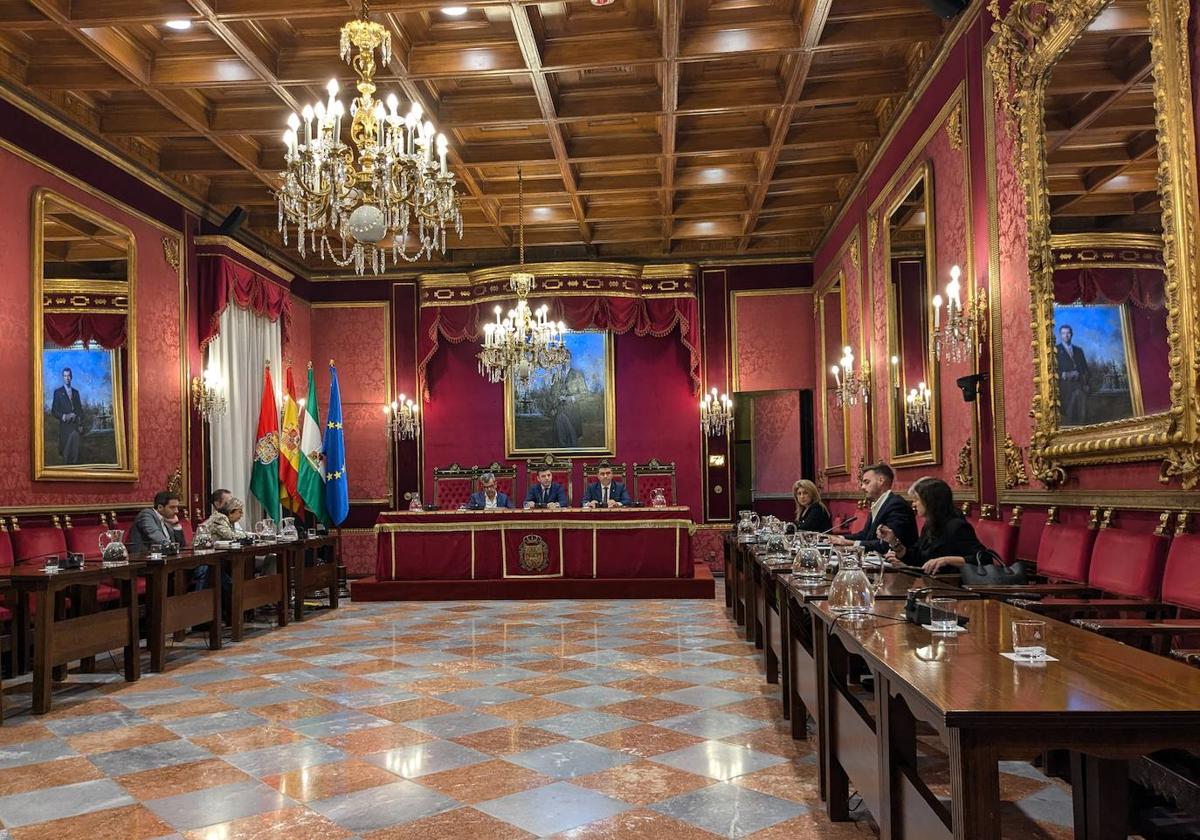 Comisión informativa de Turismo celebrada este lunes en el Ayuntamiento de Granada.