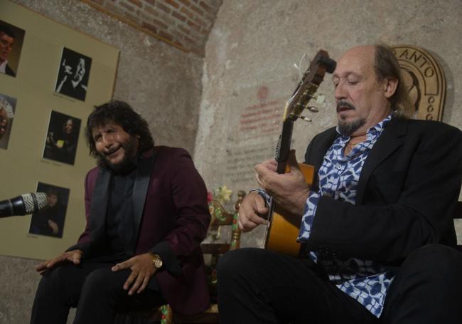 Antonio Reyes, al cante, y Manuel Silveria, al toque.