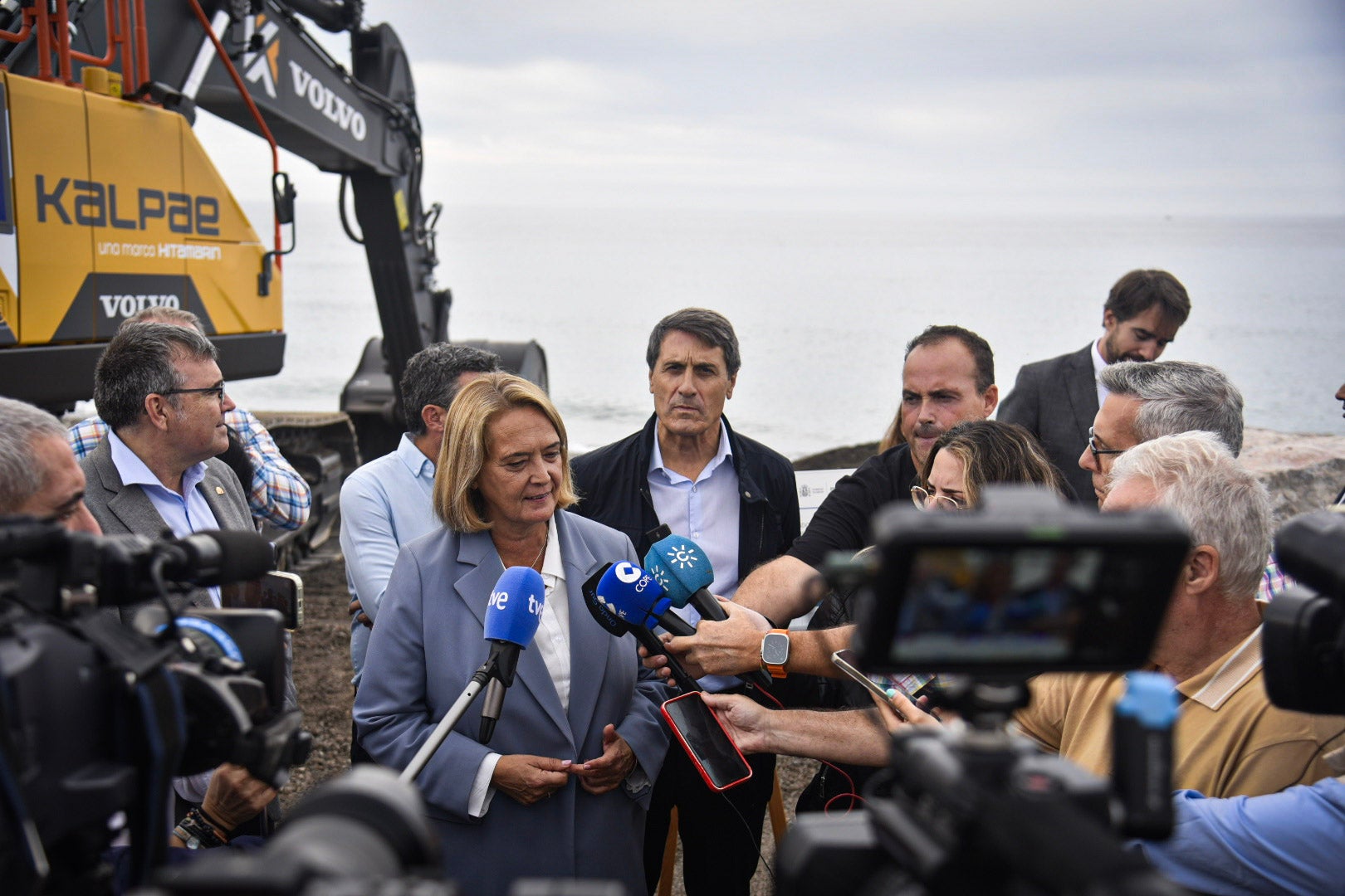 Así ha sido el inicio de las obras del espigón en la Costa Tropical