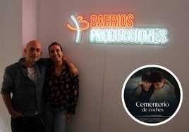 Fernando Osuna y Marta Barrios, de Barrios Producciones, con un detalle del cartel de 'Cementerio de coches'.