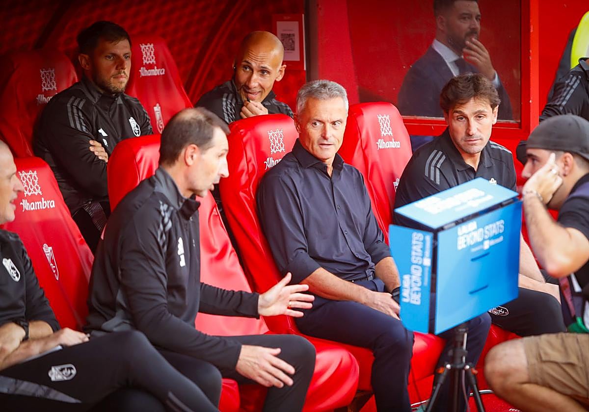 Escribá, con sus ayudantes.