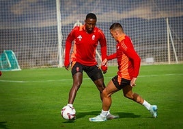 Hongla, con Uzuni este jueves.