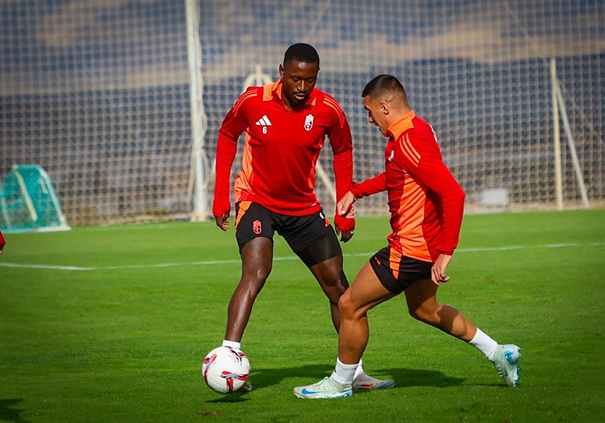 Hongla, con Uzuni este jueves.