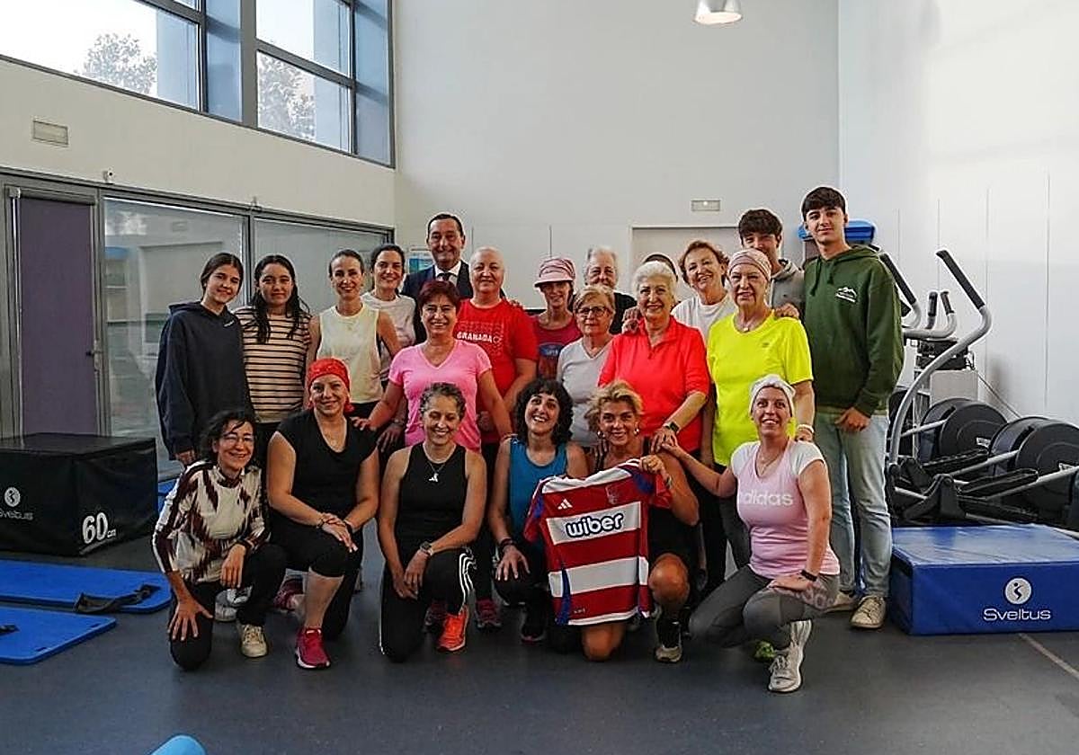 El once del Granada saldrá acompañado de mujeres pacientes o supervivientes de cáncer de mama