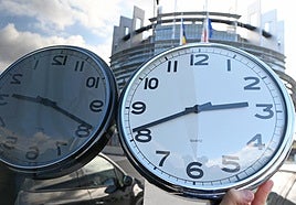 El cambio de hora que llega y que podría ser el último.