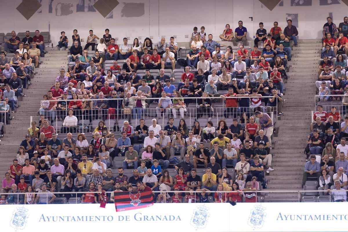 Encuéntrate en la grada durante el Covirán - La Laguna Tenerife