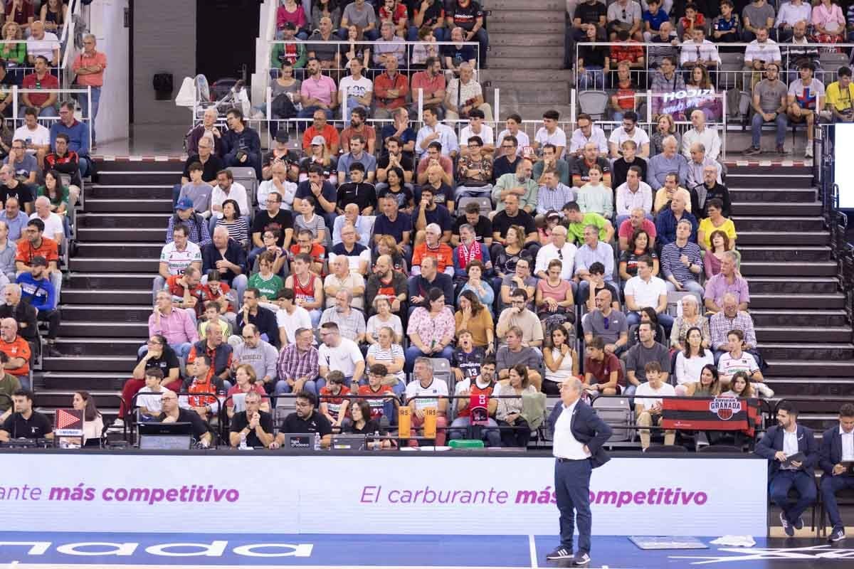 Encuéntrate en la grada durante el Covirán - La Laguna Tenerife