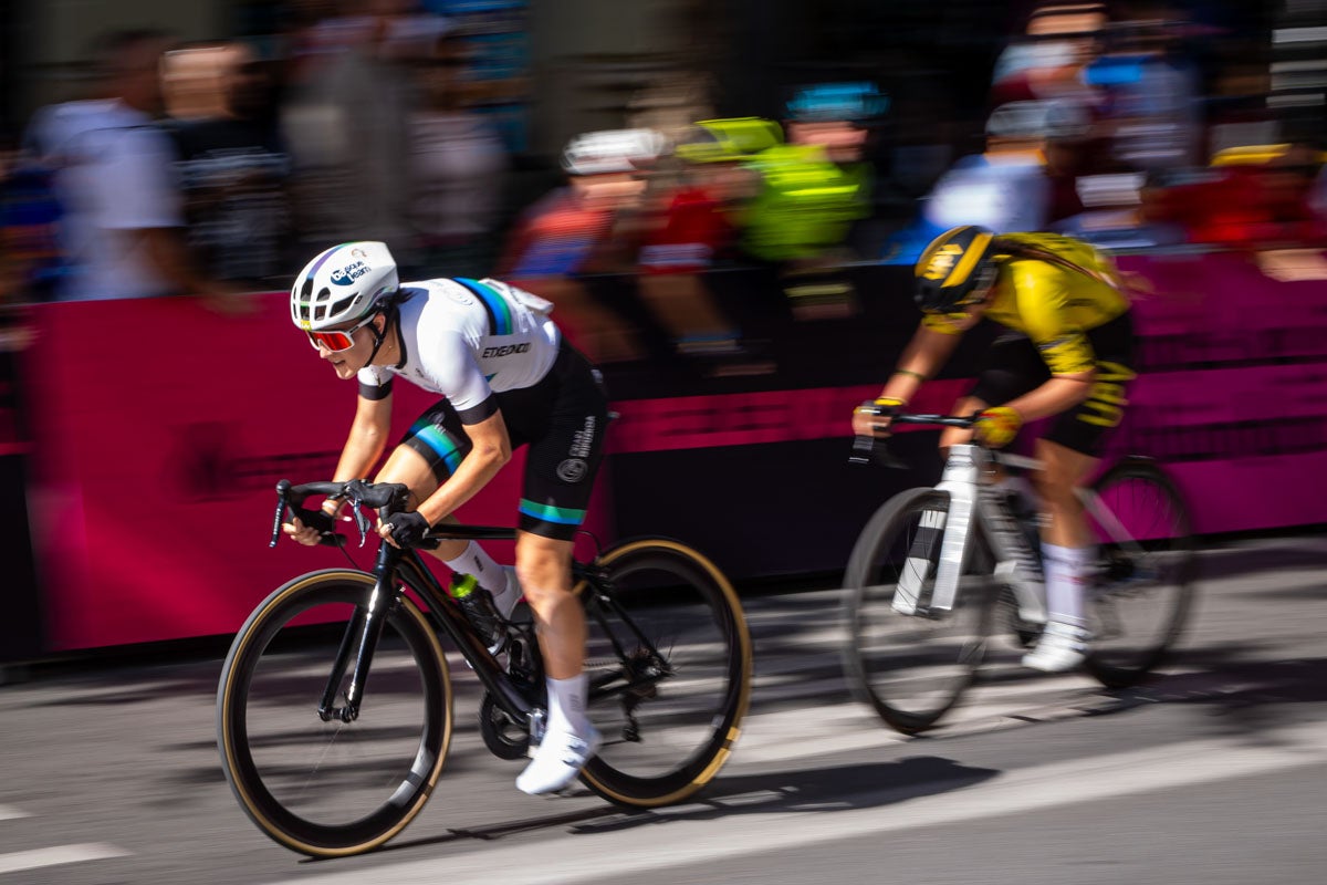 La prueba ciclista Reinas de la Alhambra, en imágenes