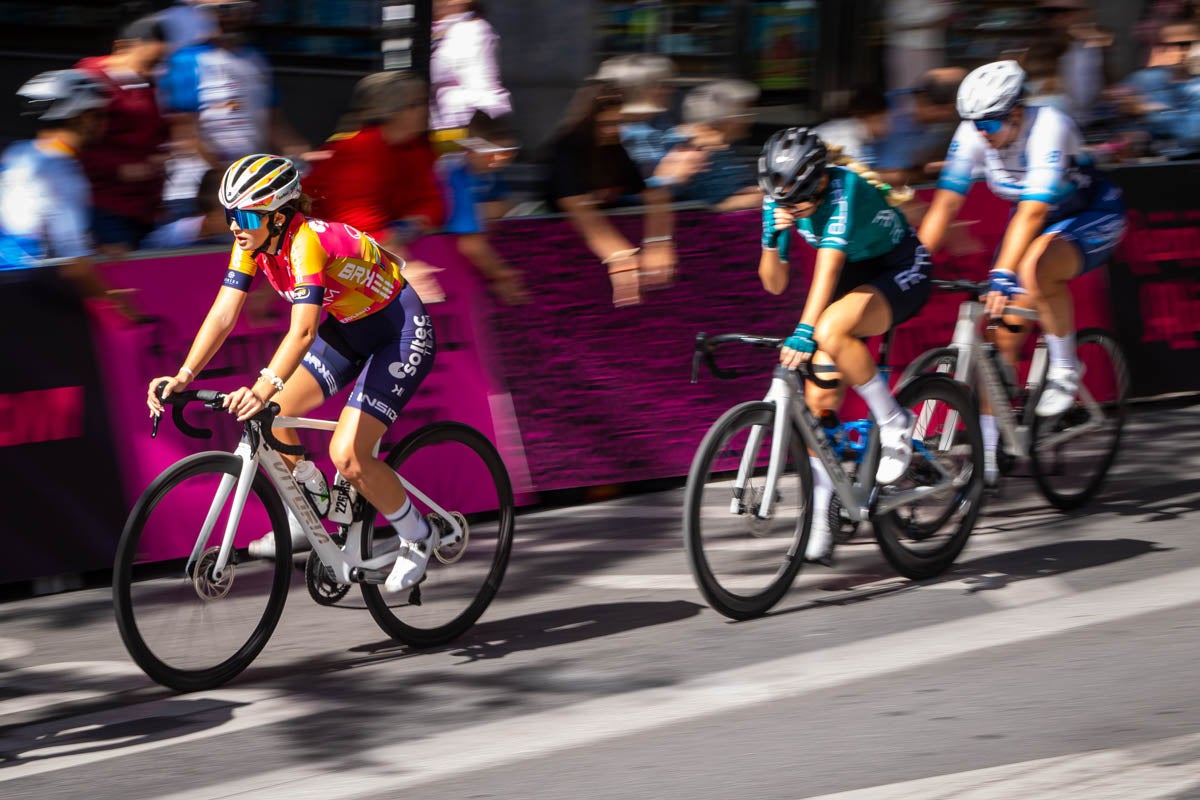 La prueba ciclista Reinas de la Alhambra, en imágenes