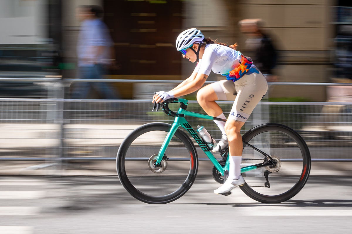 La prueba ciclista Reinas de la Alhambra, en imágenes