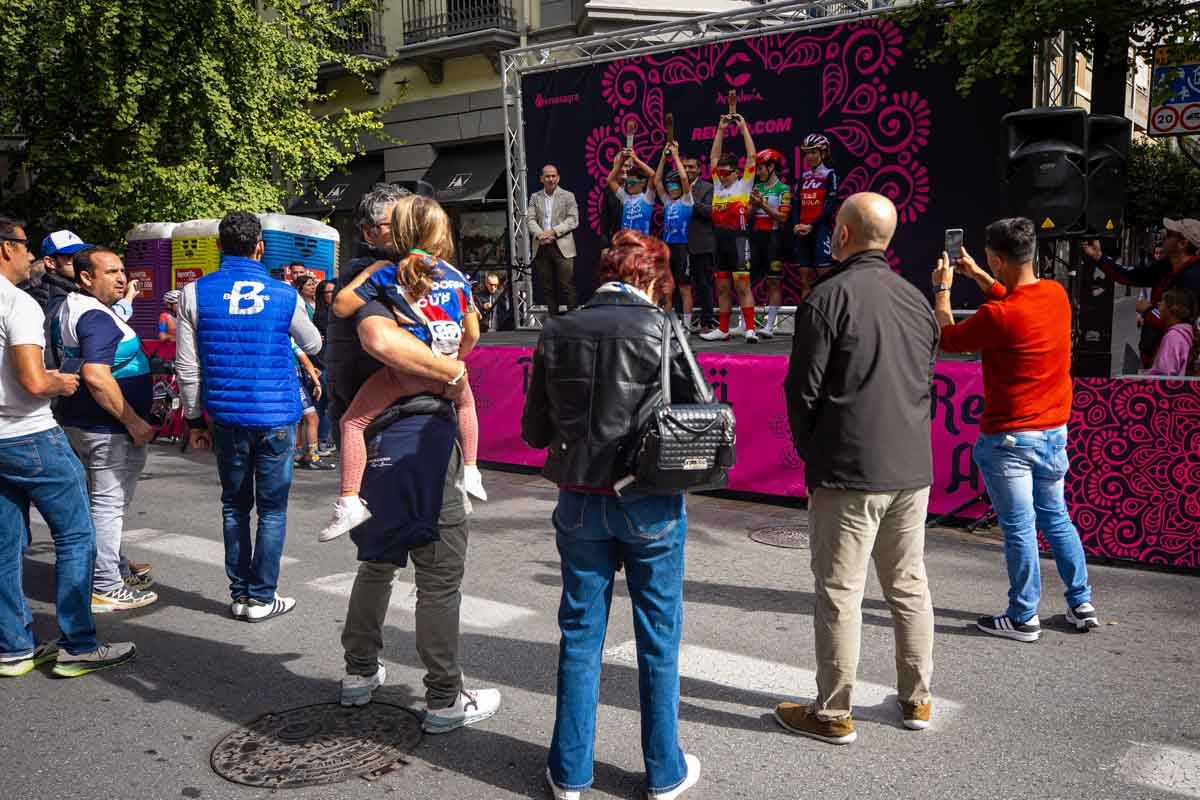 La prueba ciclista Reinas de la Alhambra, en imágenes