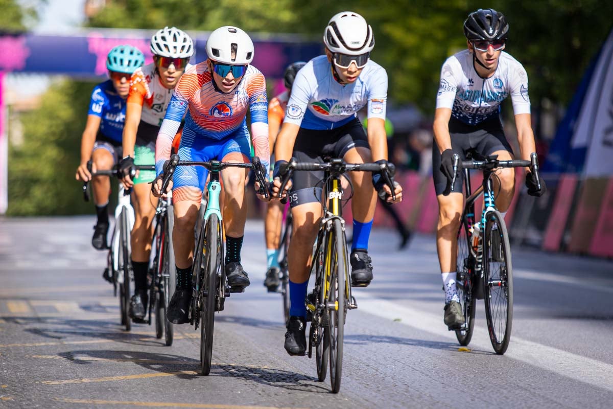 La prueba ciclista Reinas de la Alhambra, en imágenes