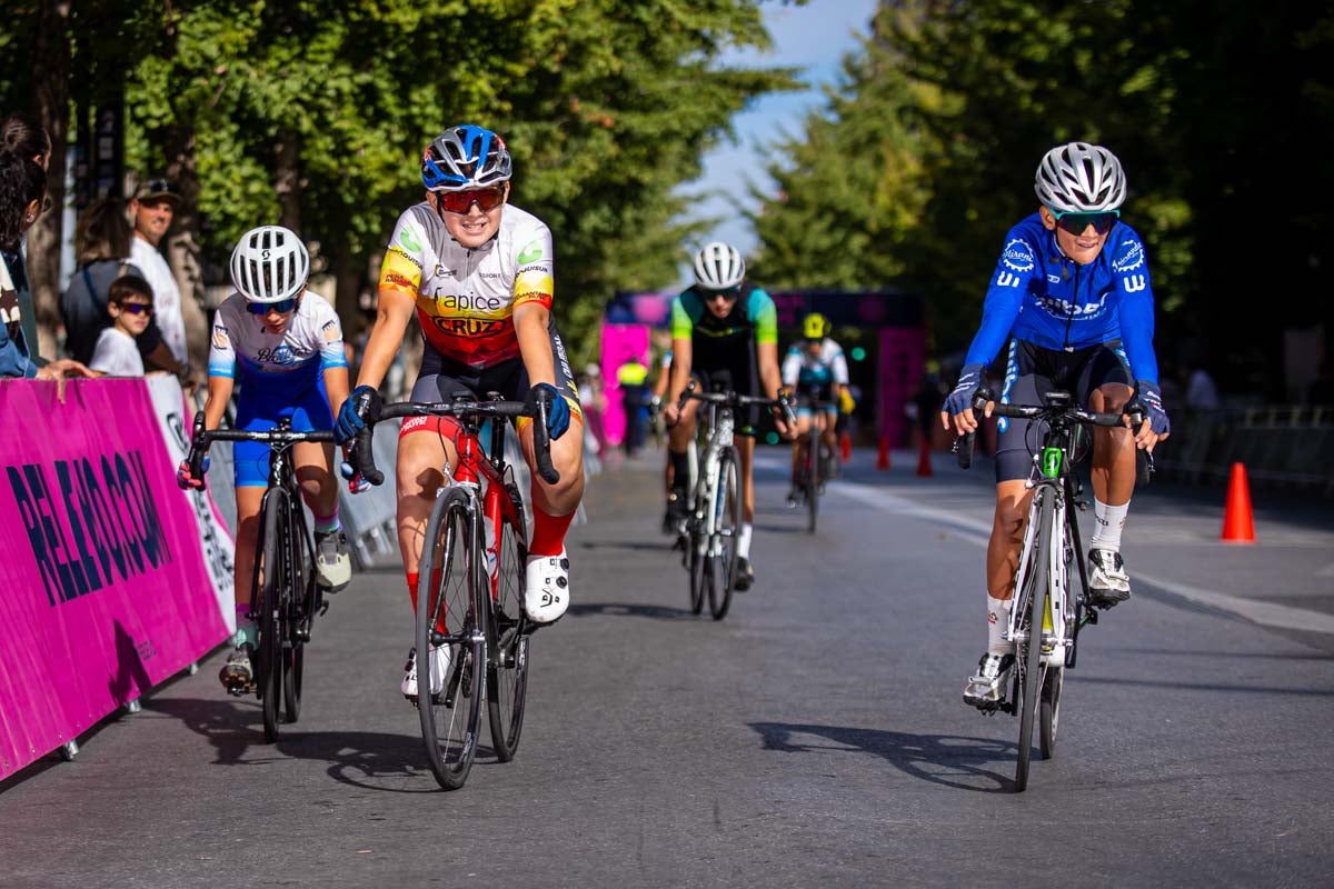 La prueba ciclista Reinas de la Alhambra, en imágenes