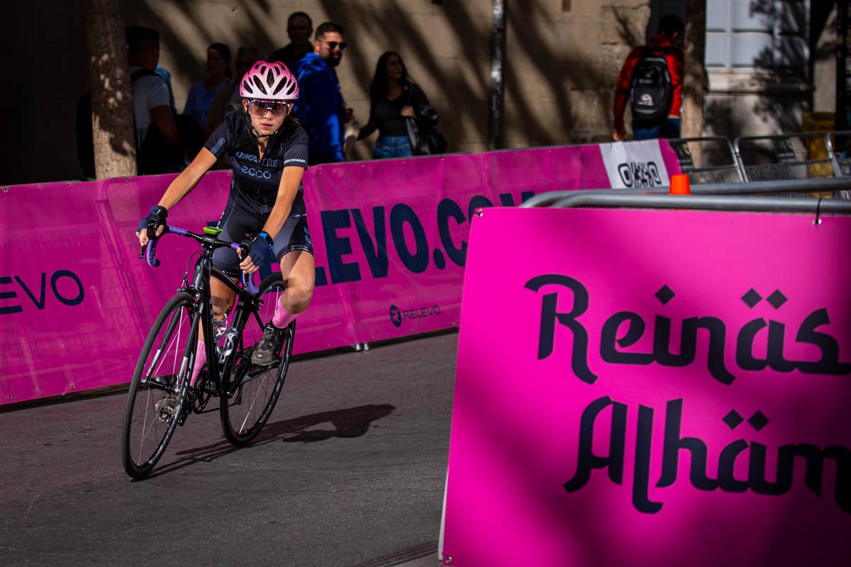 La prueba ciclista Reinas de la Alhambra, en imágenes