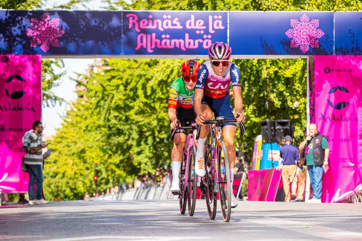 La prueba ciclista Reinas de la Alhambra, en imágenes