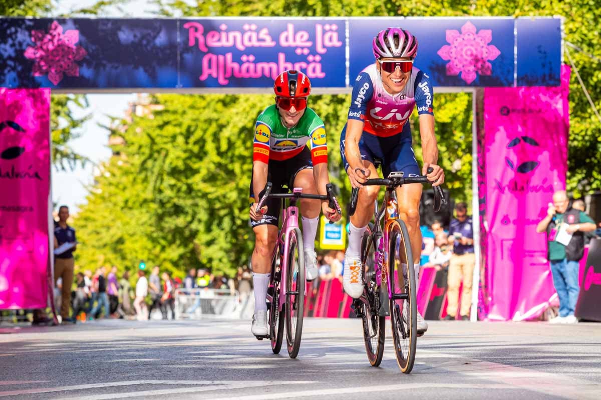 La prueba ciclista Reinas de la Alhambra, en imágenes