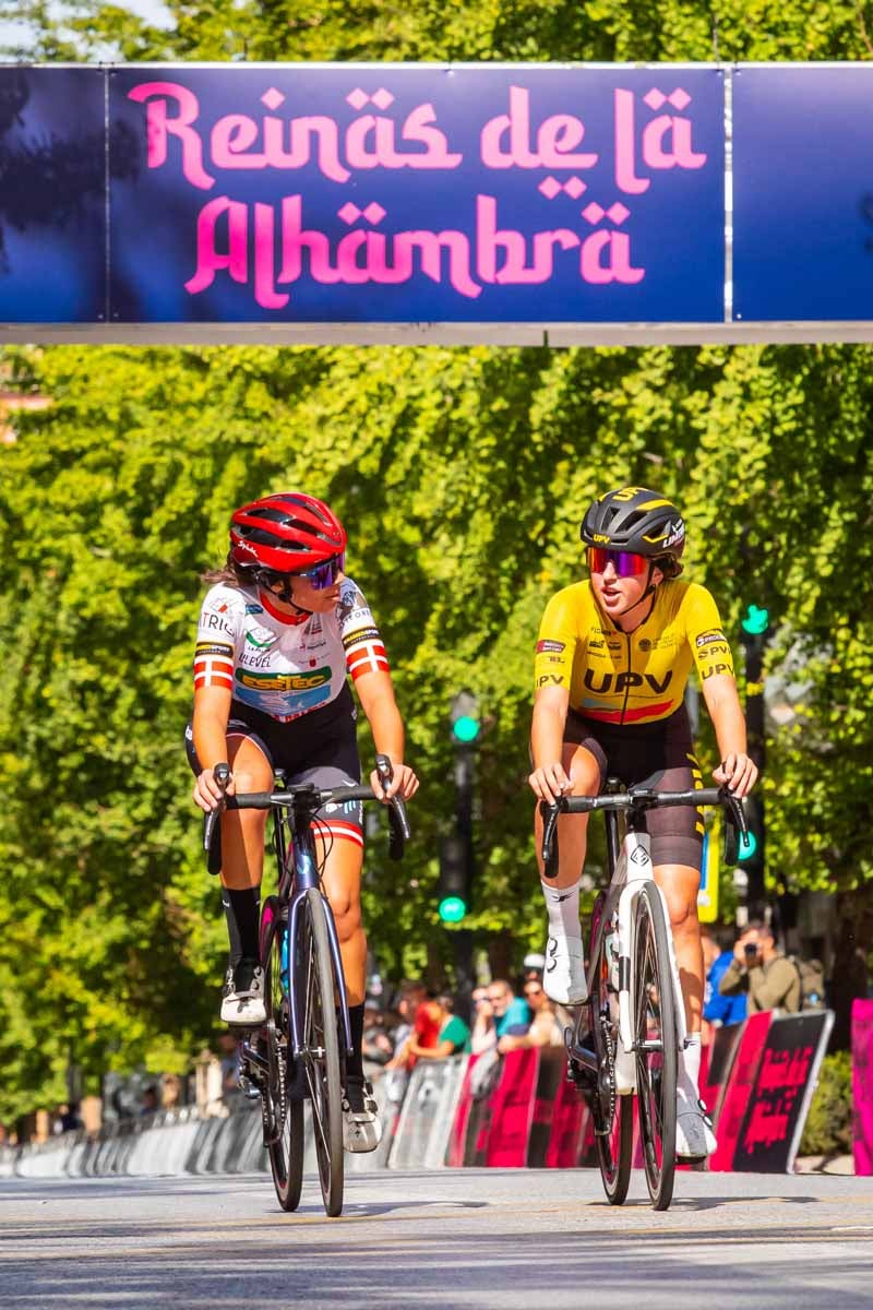 La prueba ciclista Reinas de la Alhambra, en imágenes