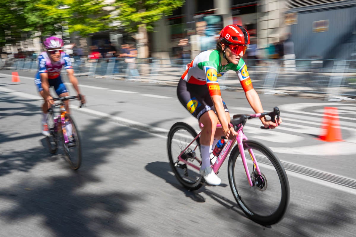 La prueba ciclista Reinas de la Alhambra, en imágenes