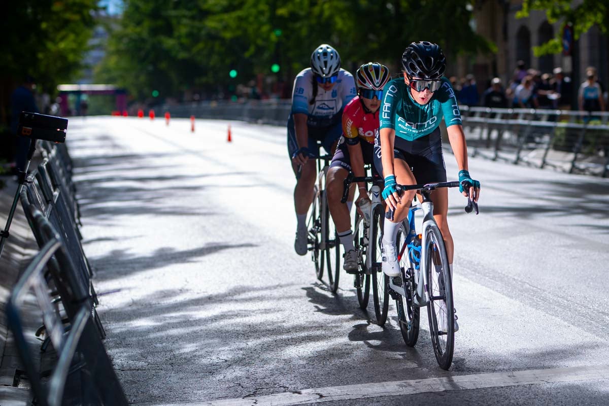 La prueba ciclista Reinas de la Alhambra, en imágenes