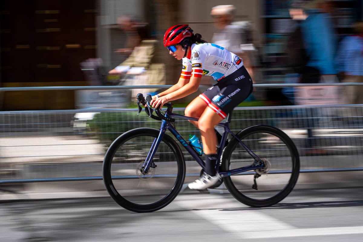 La prueba ciclista Reinas de la Alhambra, en imágenes