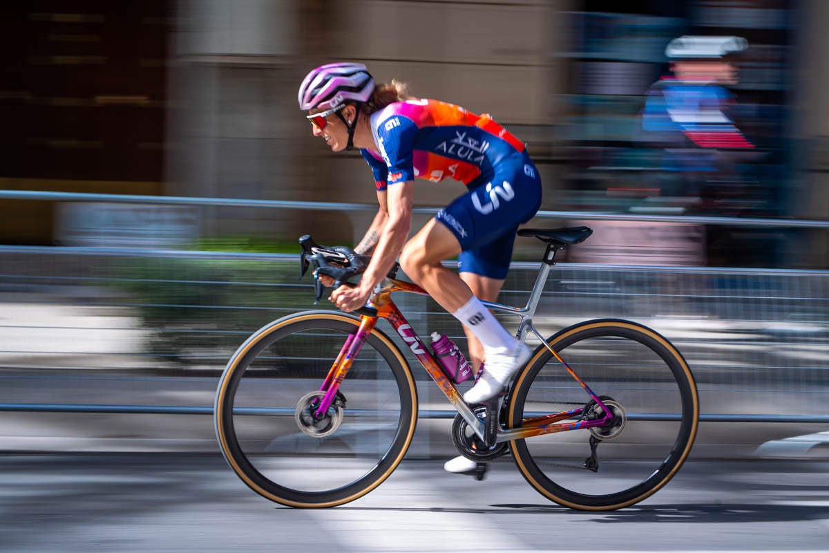 La prueba ciclista Reinas de la Alhambra, en imágenes