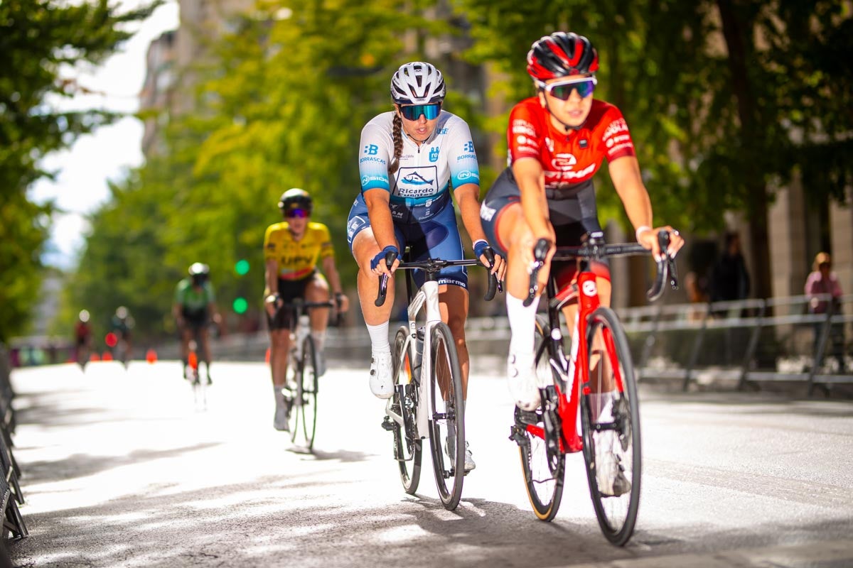 La prueba ciclista Reinas de la Alhambra, en imágenes