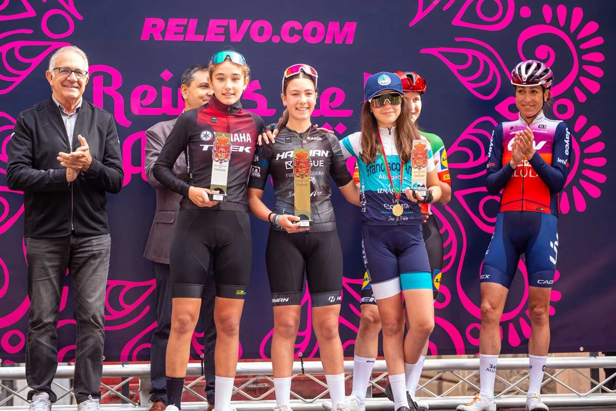 La prueba ciclista Reinas de la Alhambra, en imágenes